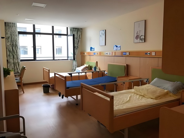 深圳2025落户新政策_开拓者欢迎利拉德回家杨瀚森与利拉德拥抱 店一起了一经营家饭